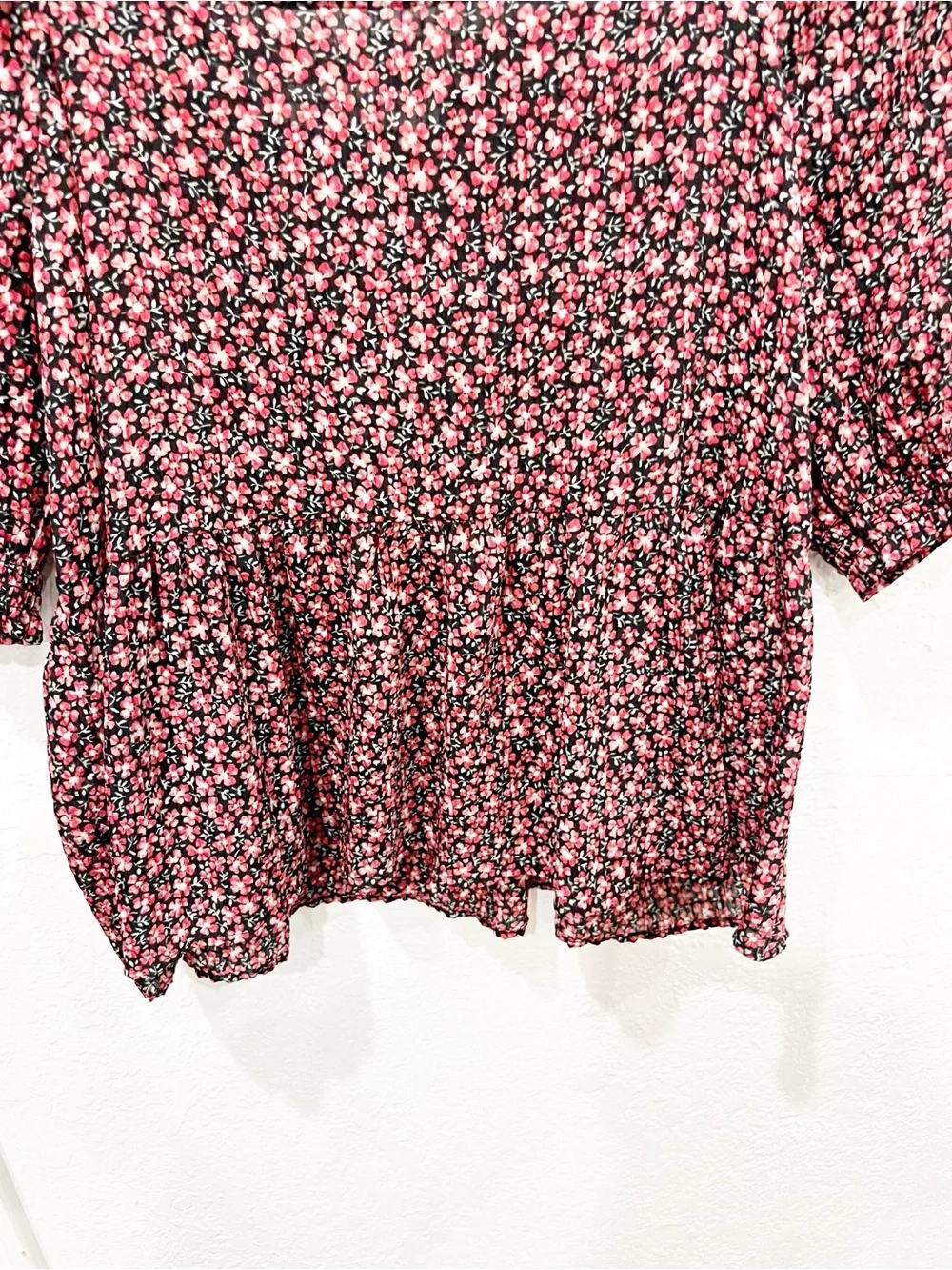 Loft Ditsy Floral Top Size Large Black Red Puff Sleeve Cottagecore Dark Coquette